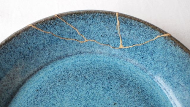 The Enduring Relevance of Kintsugi, the Japanese Art of Repairing Broken  Ceramics